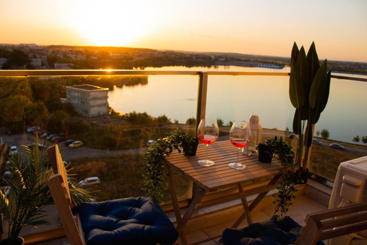 Cozy Special Lake View Apartment Bucharest