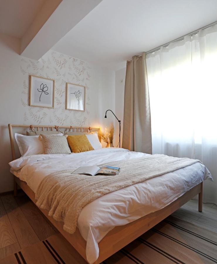 New & Cozy In Ghencea + Netflix *