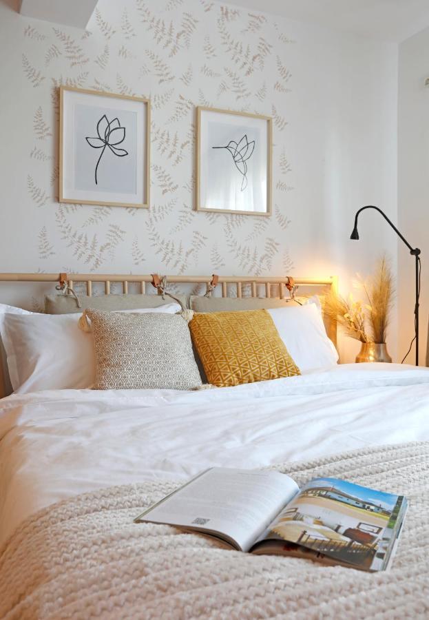 New & Cozy In Ghencea + Netflix