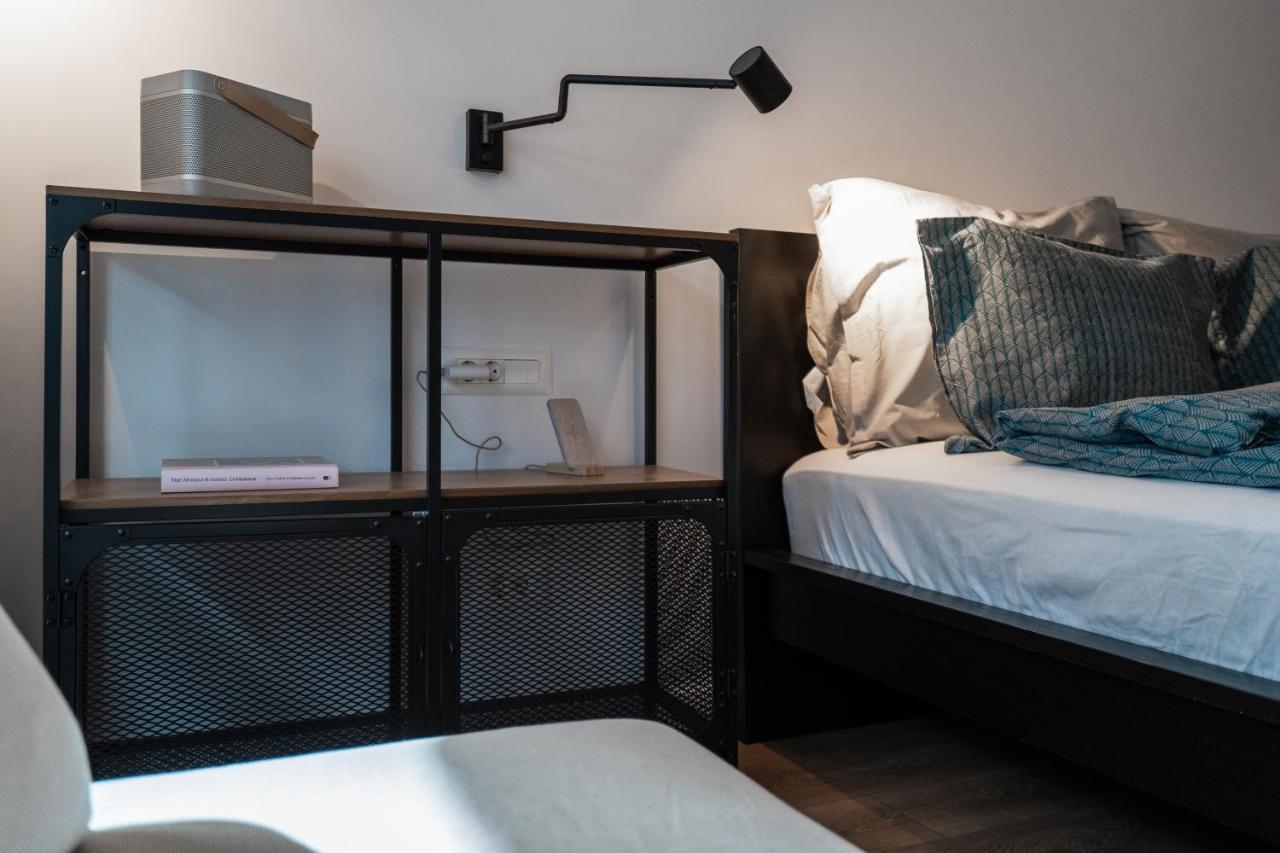 G34 - Modern @ Parliament Apartment