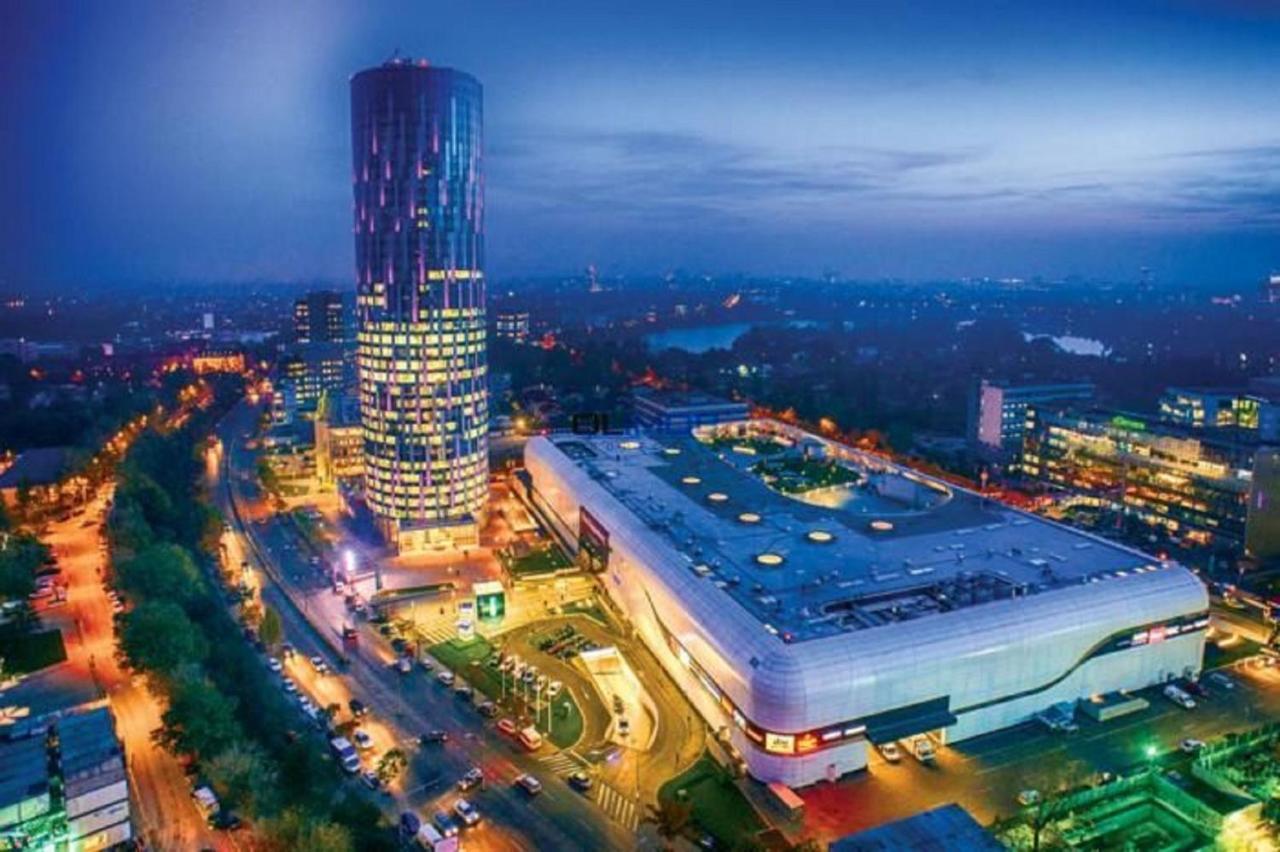 Grand Look & Location For Business On *