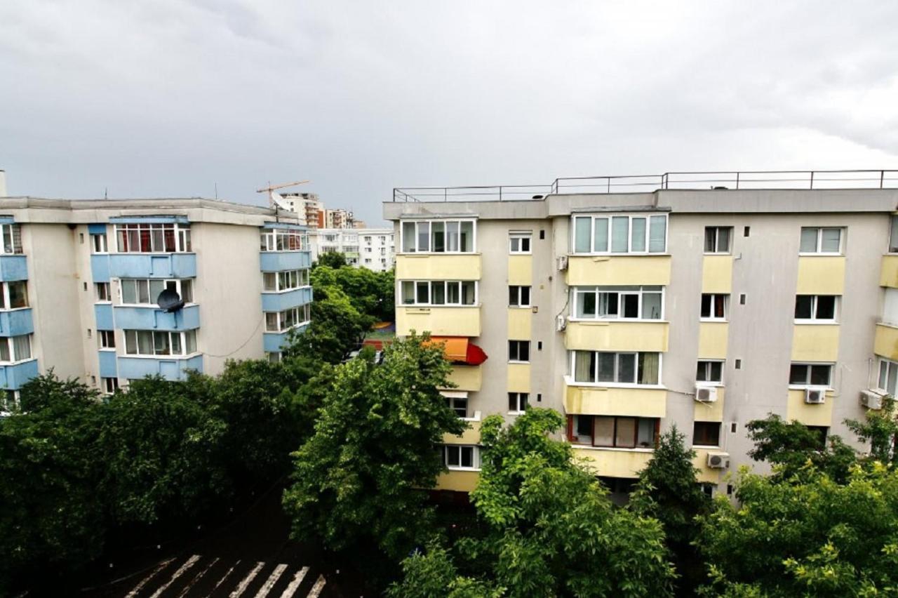 In The Aviatiei Area On Apartament Bucureşti