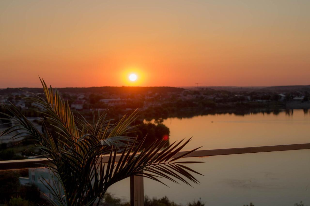 Cozy Special Lake View Apartment Bucharest