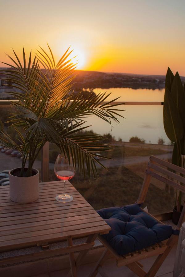 Cozy Special Lake View Apartment