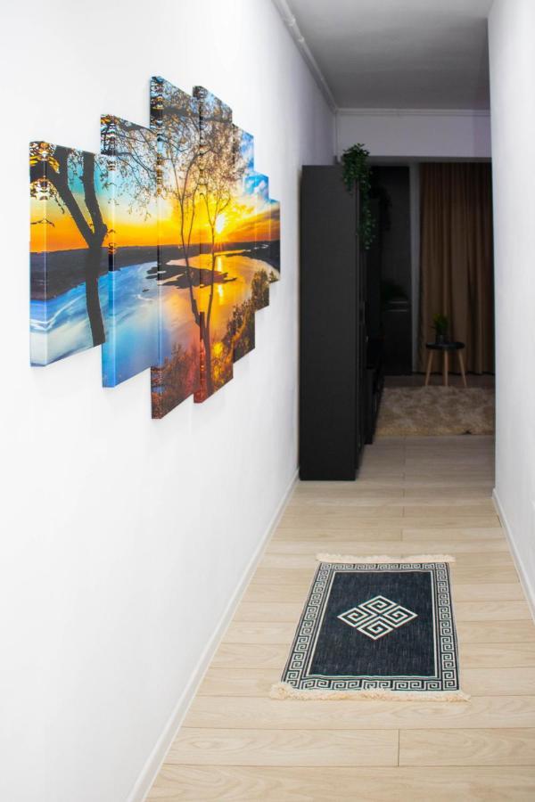 Cozy Special Lake View Apartment Bucharest