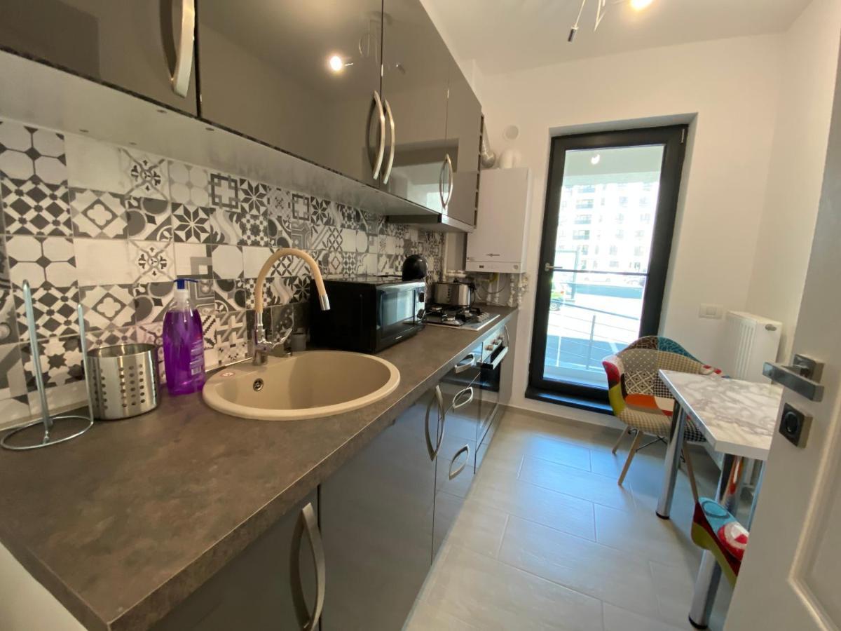 Studio Galaxy Plaza Sector 6 Apartment *