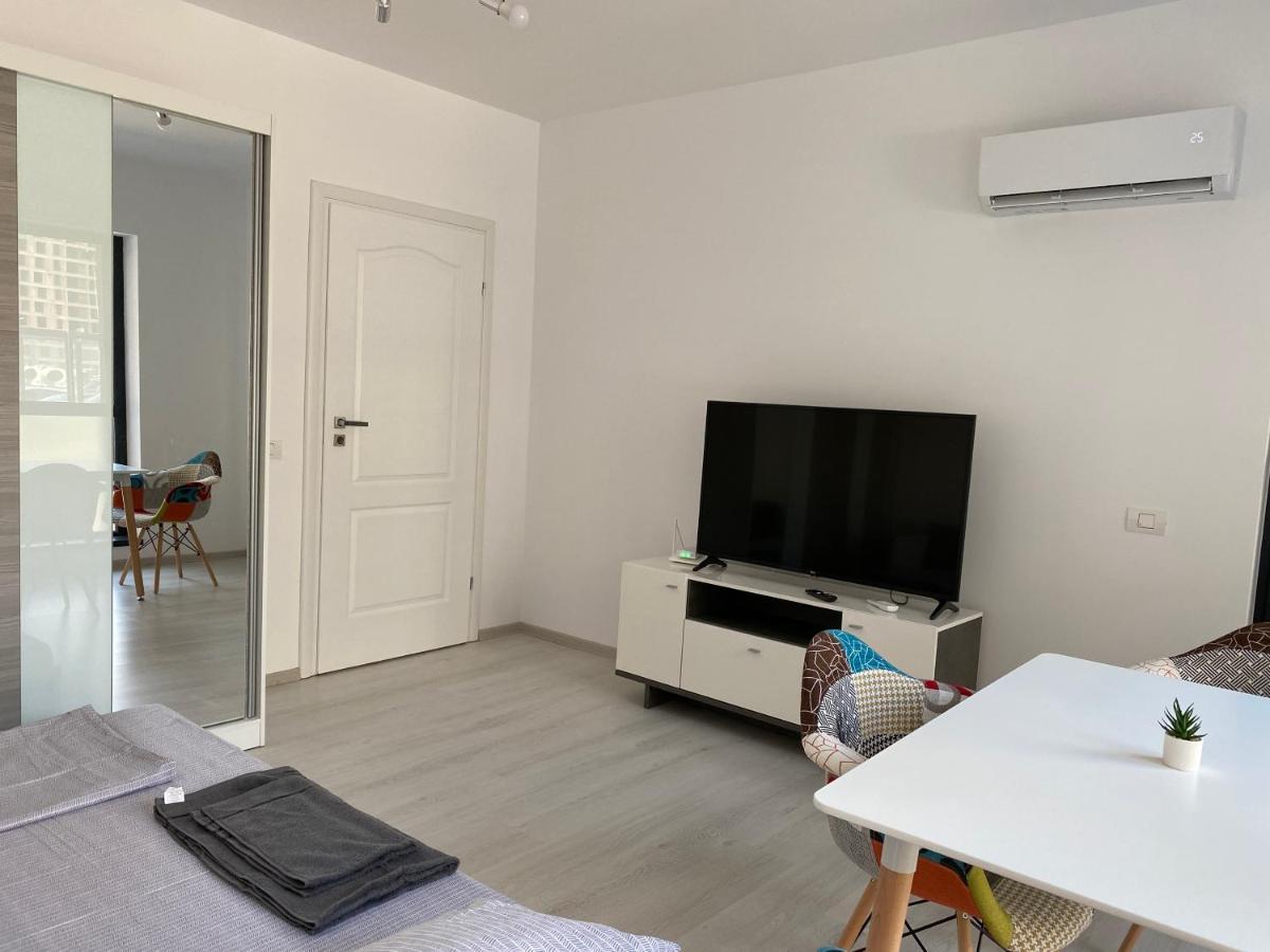 Studio Galaxy Plaza Sector 6 Apartment *