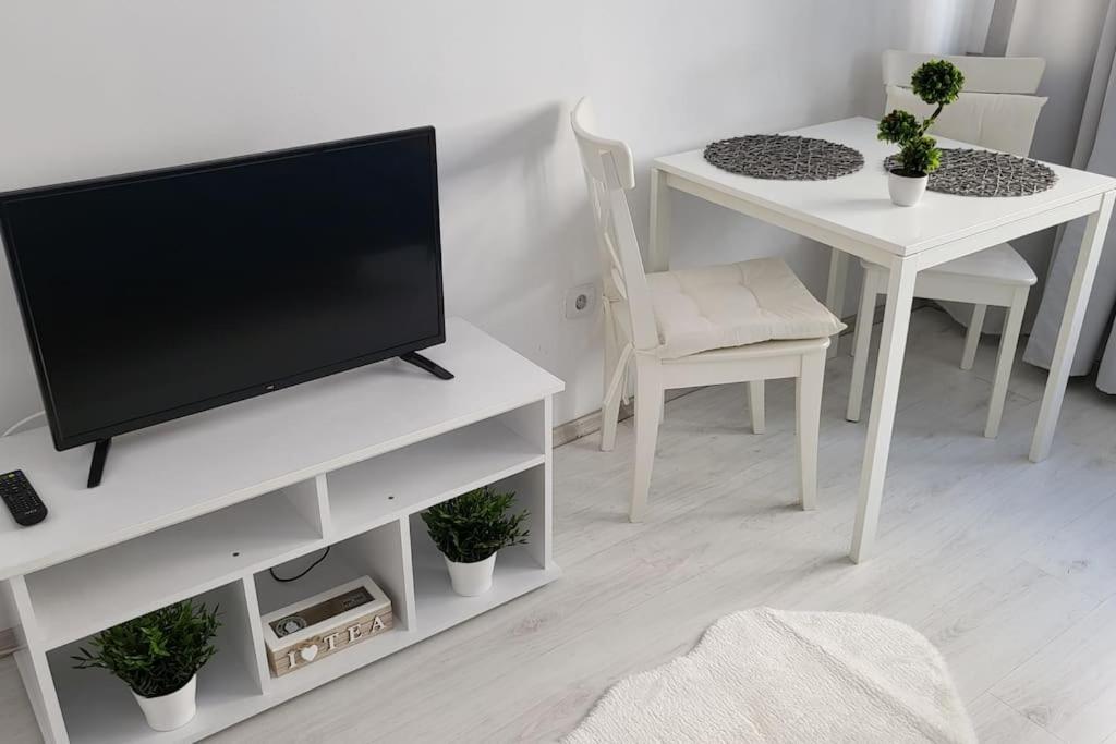 Victoriei Central Studio * Bucureşti
