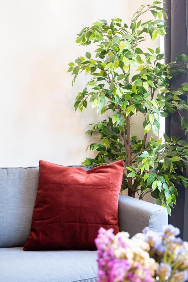 Elegant In The Heart Of The Town Apartment