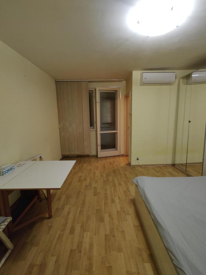 Bedroom In Centre Nearby Metro Apartment Bucharest