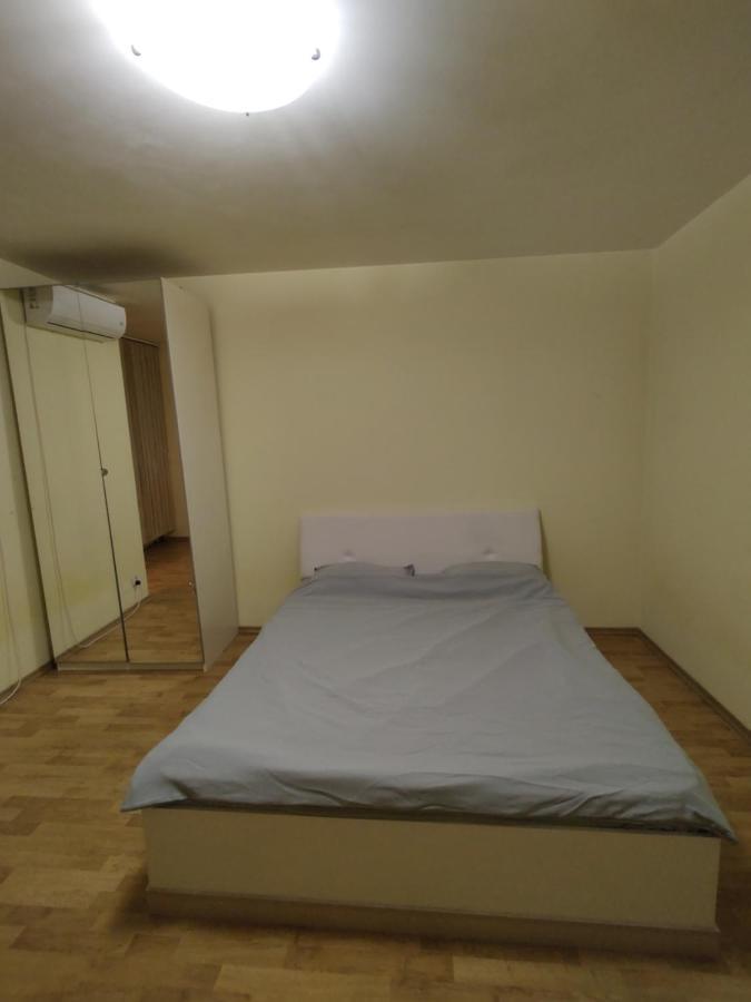 Bedroom In Centre Nearby Metro Apartment