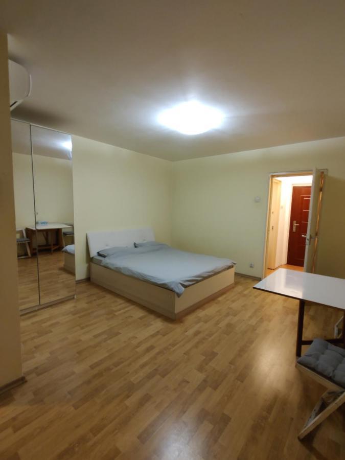 Apartment Bedroom In Centre Nearby Metro