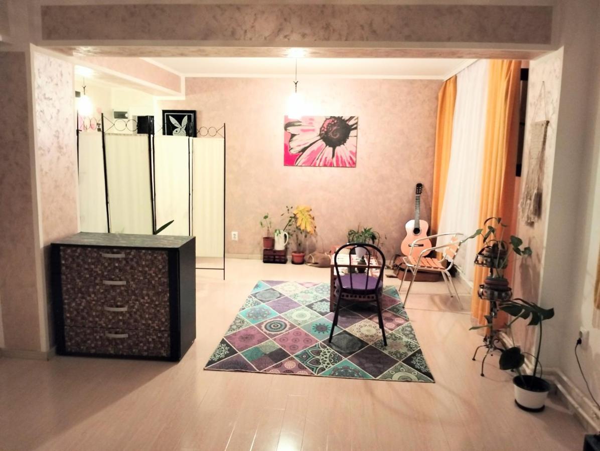 Gazde/Camere de închiriat Royal Awoun *
