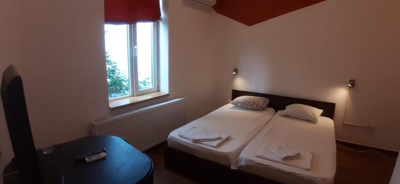 Hotel Happyrooms Piata Romana 3*