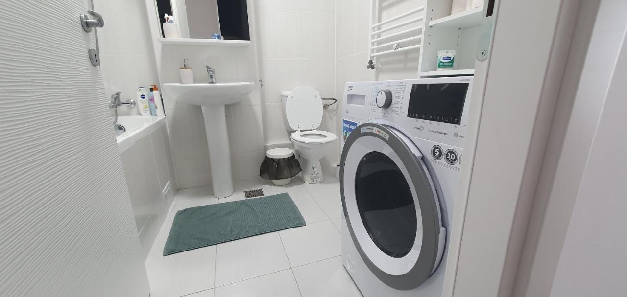 Spatios,intim+ Loc Parcare Propriu,vedere Panoramica,utilat De Lux Apartamento Bucareste