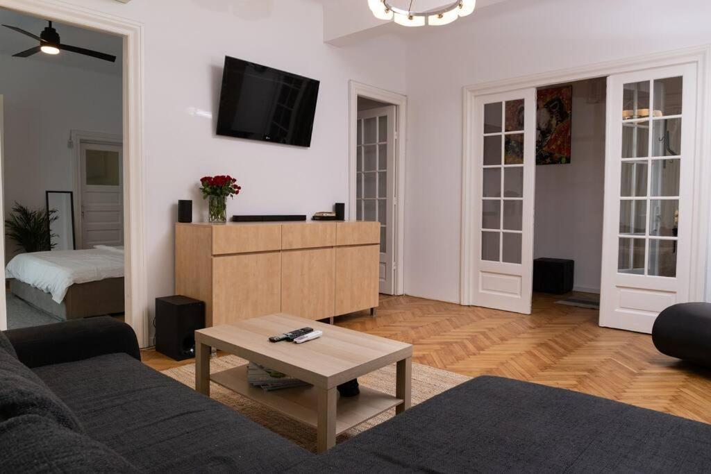 Color Aparments Coposu Blv Bucureşti