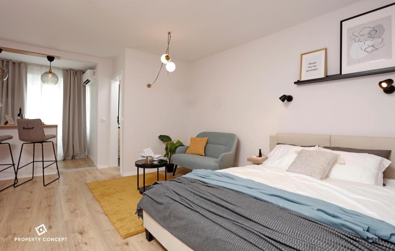 Brand New Lovely Near Metro Station *