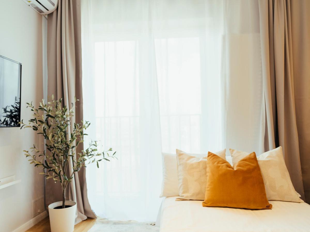 Superb View - Bright & Stylish - 2br Apartamento Bucareste