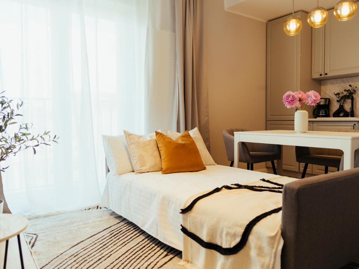 Superb View - Bright & Stylish - 2br Apartamento Bucareste
