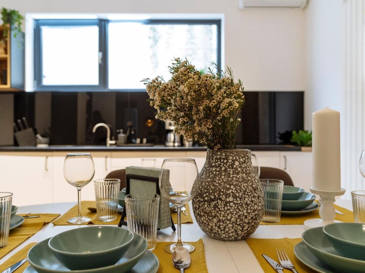 Bright 3br Flat - Location - View Balcony