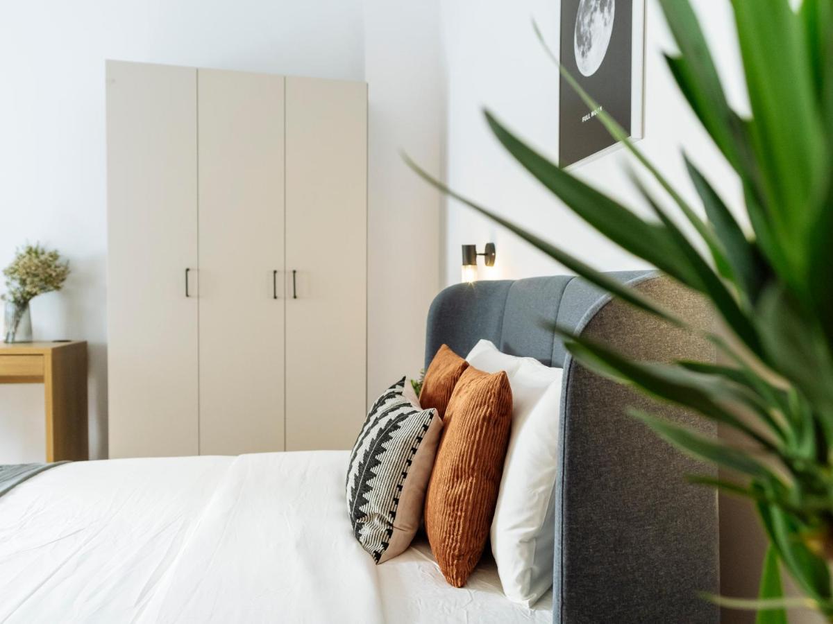 Bright 3br Flat - Location - View Balcony Apartment