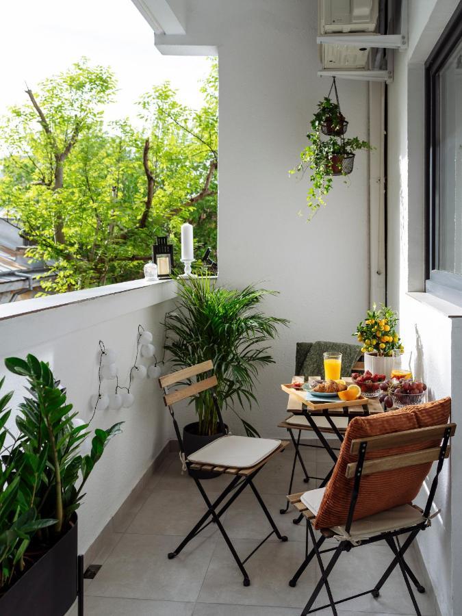 Bright 3br Flat - Location - View Balcony Apartment