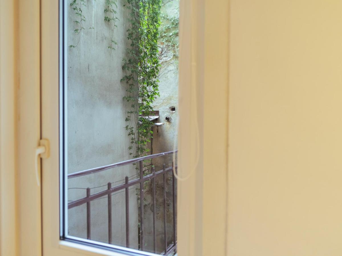 Bright 3br Flat - Location - View Balcony *