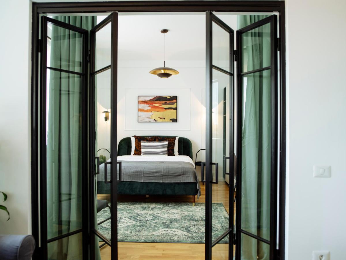 Sunny 3br Midtown Flat - Amazing View Balcony Apartment