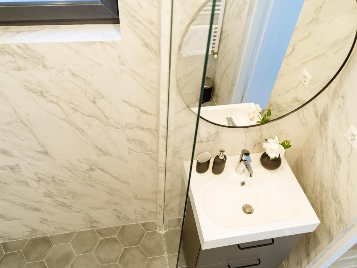 Sunny 3br Midtown Flat - Amazing View Balcony Apartment *