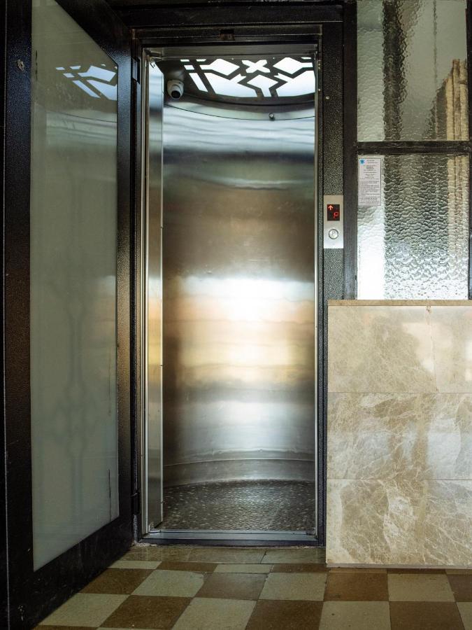 Sunny 3br Midtown Flat - Amazing View Balcony Apartment *