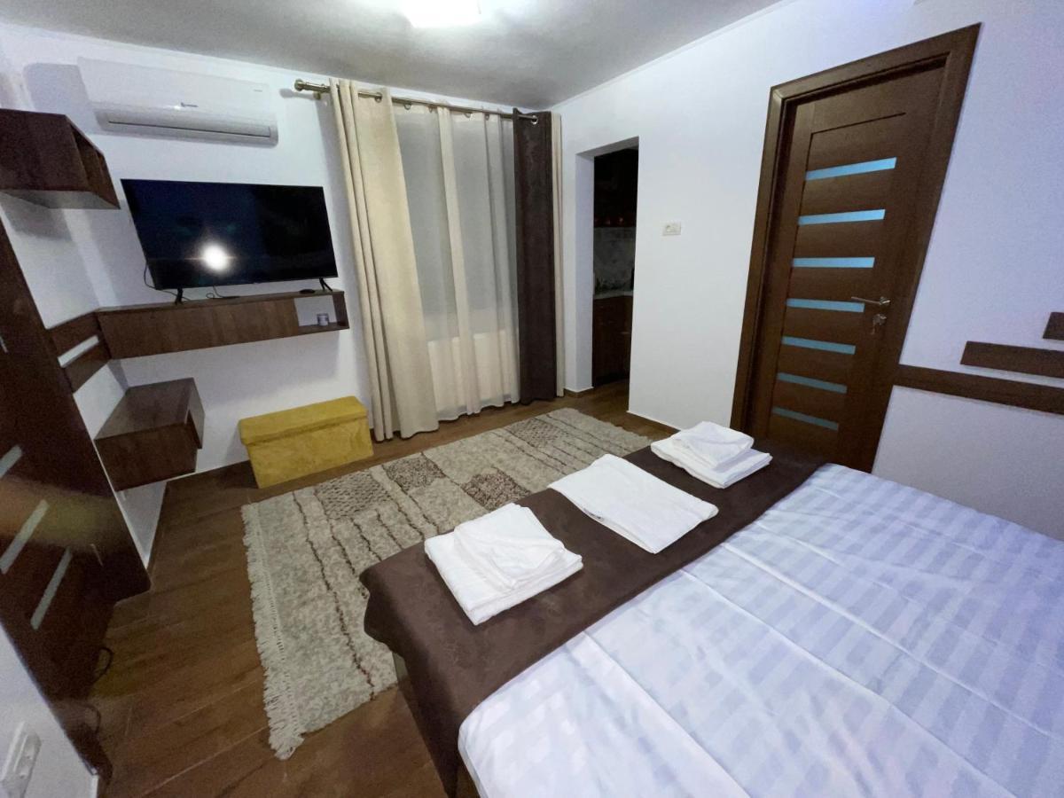 2 La Casa - *