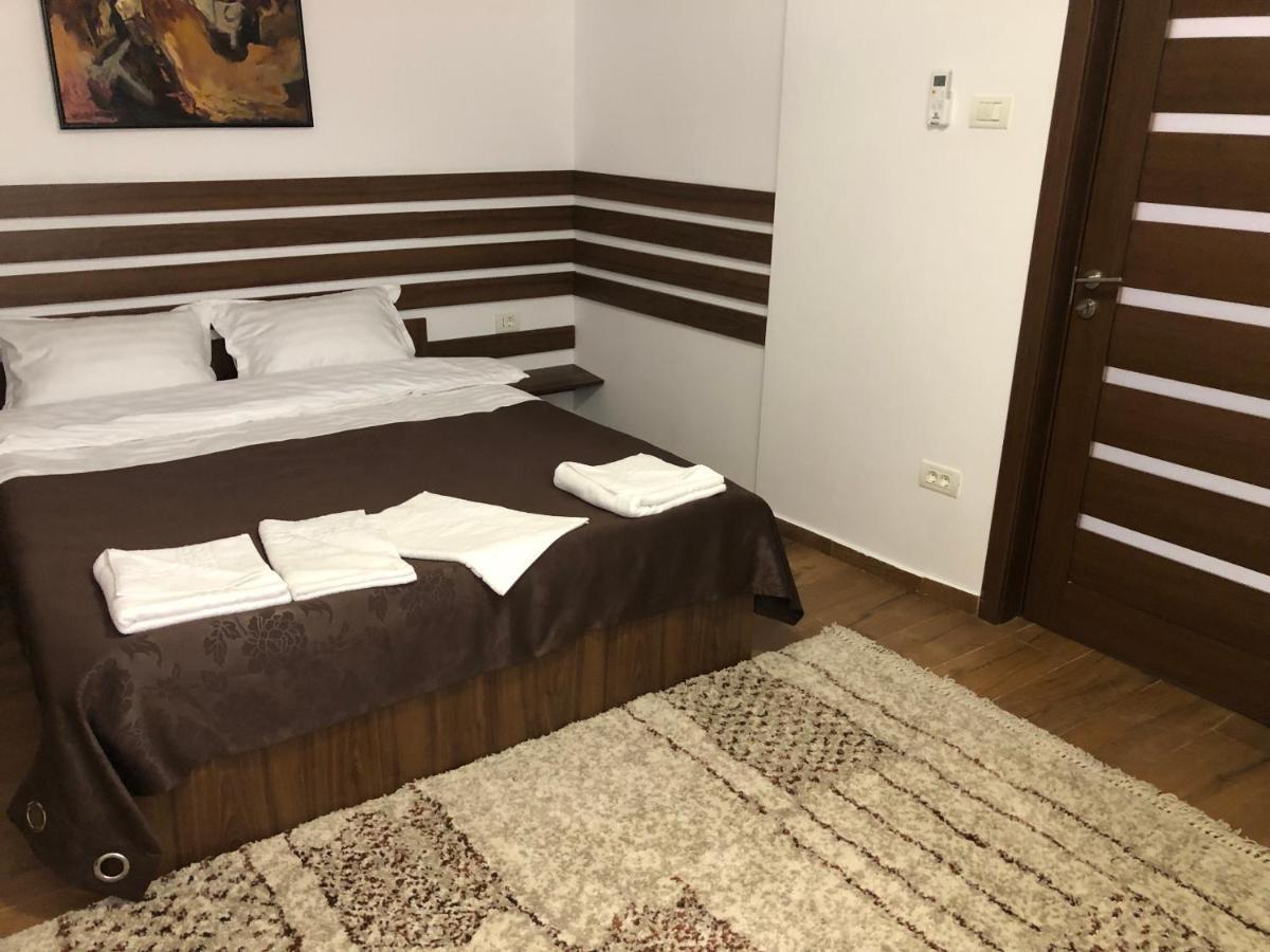 2 La Casa - *