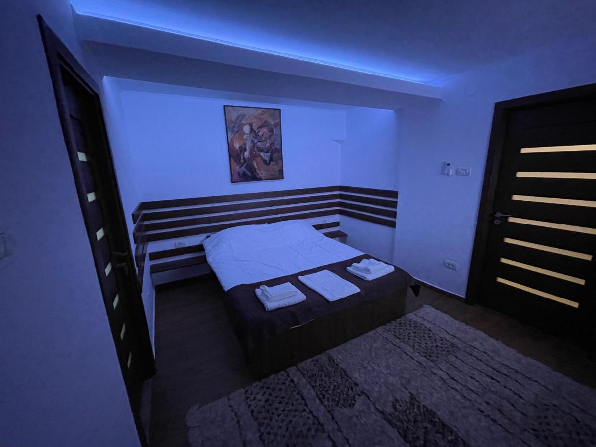 2 La Casa - *