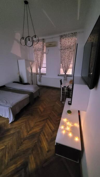 Luxury Studio With Hot Tub In The Old Town * Bucharest