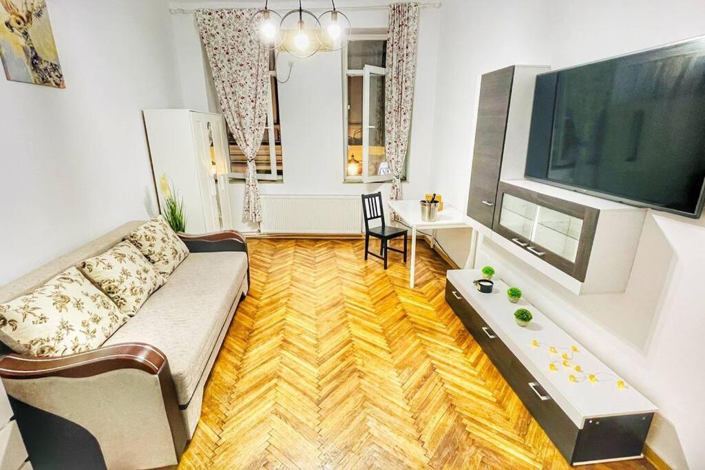 Luxury Studio With Hot Tub In The Old Town Bucareste