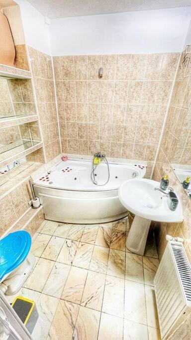 Luxury Studio With Hot Tub In The Old Town * Bucharest