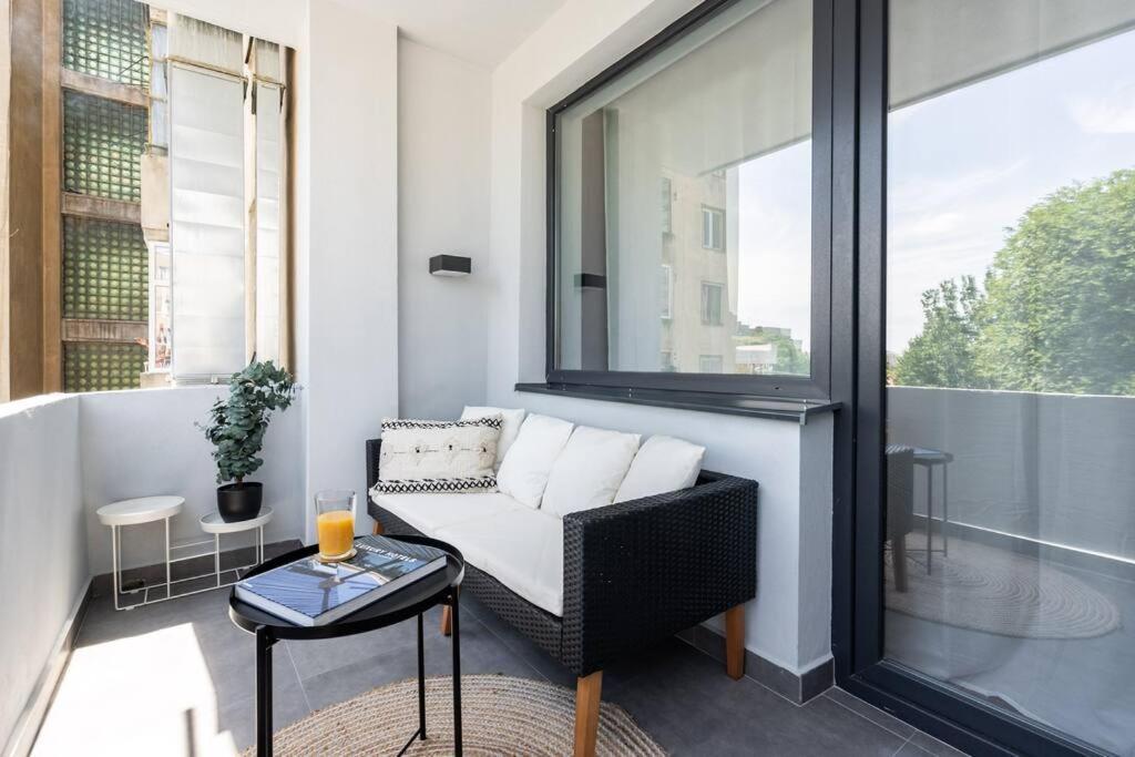 Apartment Bright 2br Flat - Location - Amazing Balcony Bucharest