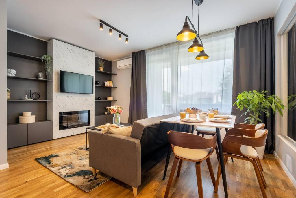 Apartment Bright 2br Flat - Location - Amazing Balcony