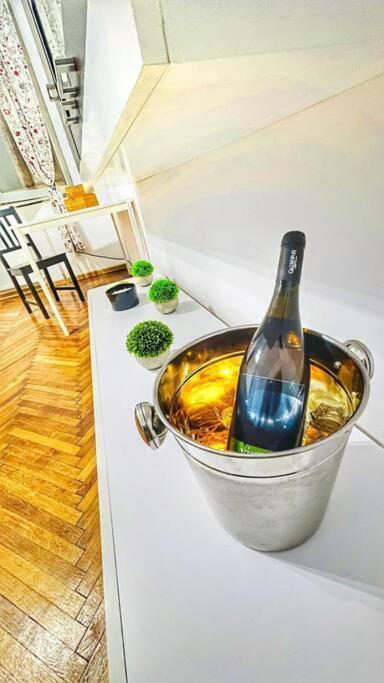 Luxury Studio With Hot Tub In The Old Town Apartment Bucharest