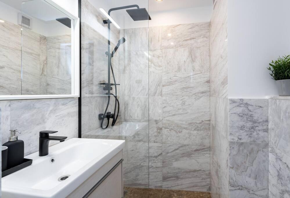 Apartment Bright 2br Flat - Location - Amazing Balcony