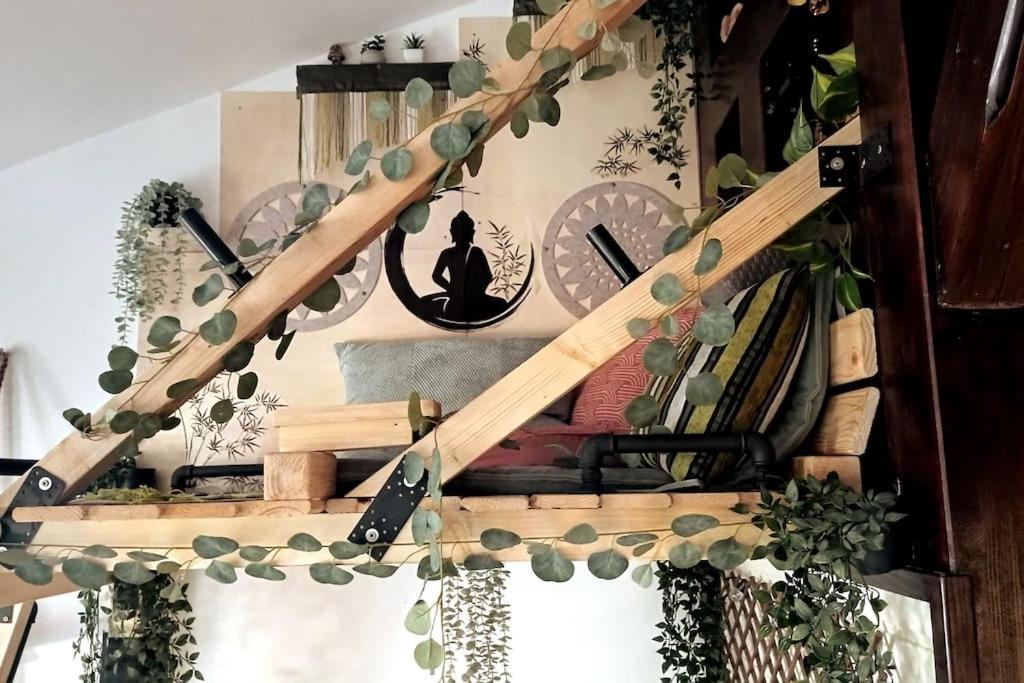 Urban Zen Den 2 *