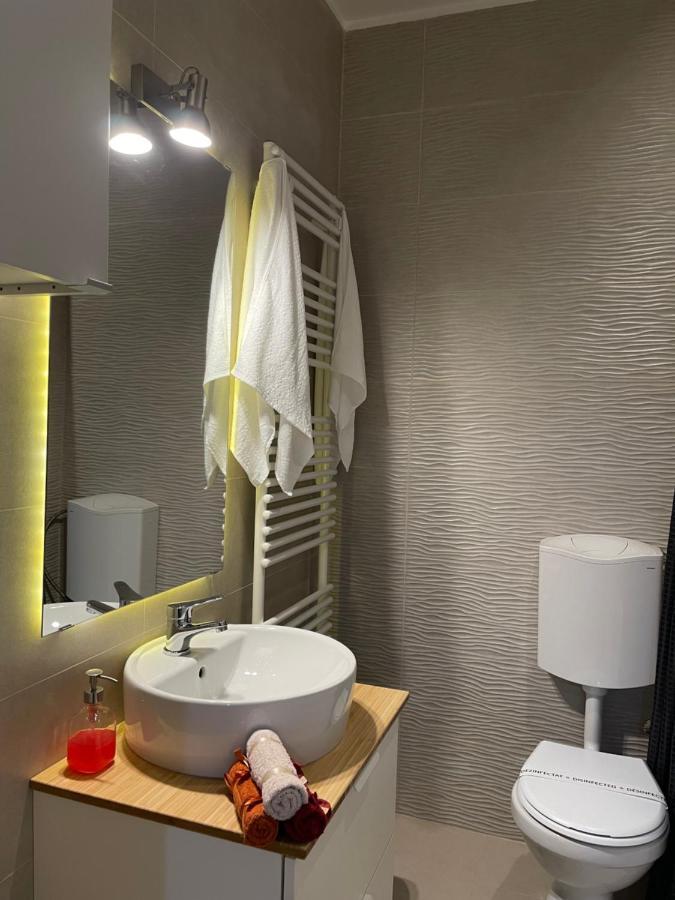 Gold Luxury Close To Presidential Palace Bucharest