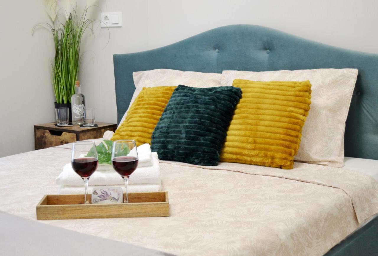 Sunshine - New & Quiet 1br Apt, Business Area, Close To Airport, Highway A3, Subway Apartament *