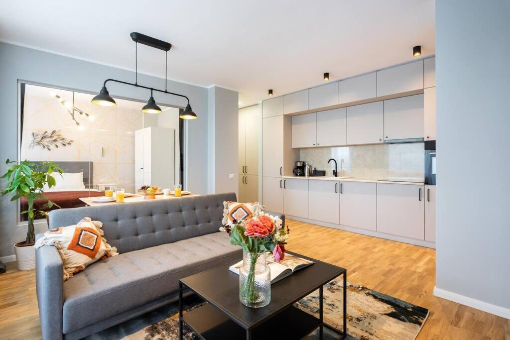 Apartment Bright 2br Flat - Location - Amazing Balcony *