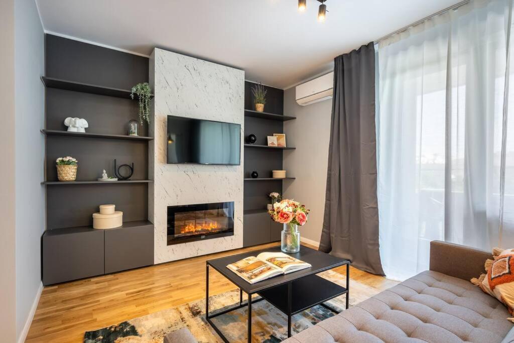 Apartment Bright 2br Flat - Location - Amazing Balcony *