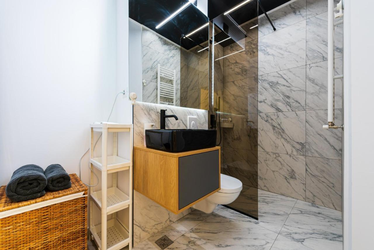 Apartment Sara - Stylish With Balcony Near Piata Obor Bucharest