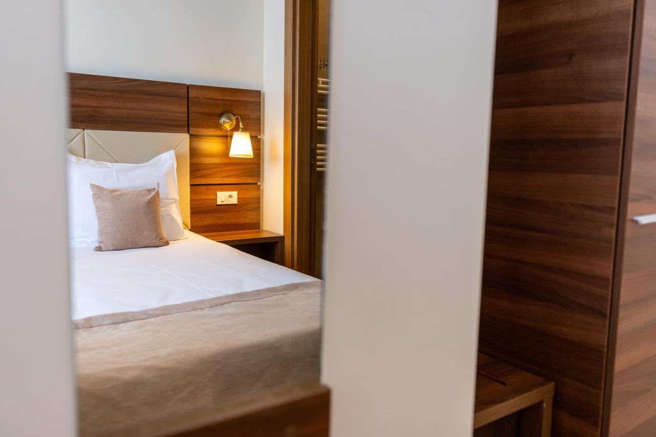 Aparthotel Sir Fundeni Tower 3*