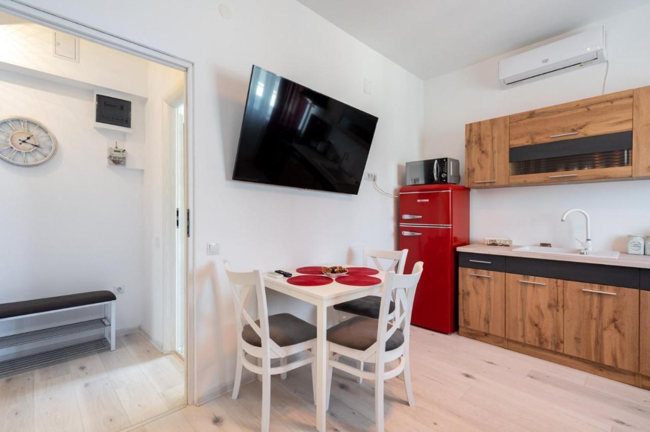 Spacious And Cozy In Apartment *