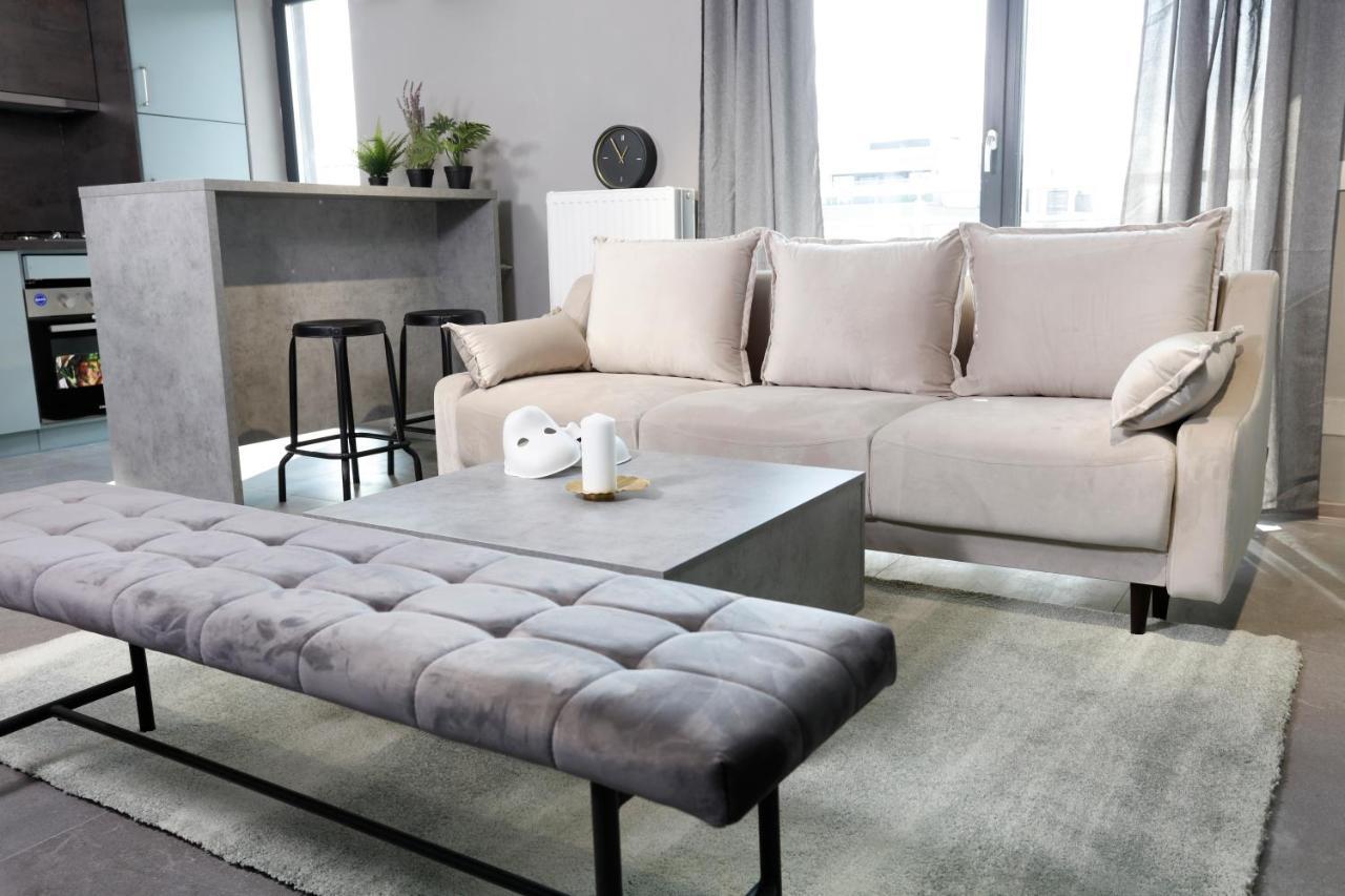Lovely Industrial Studio With Netflix Apartment