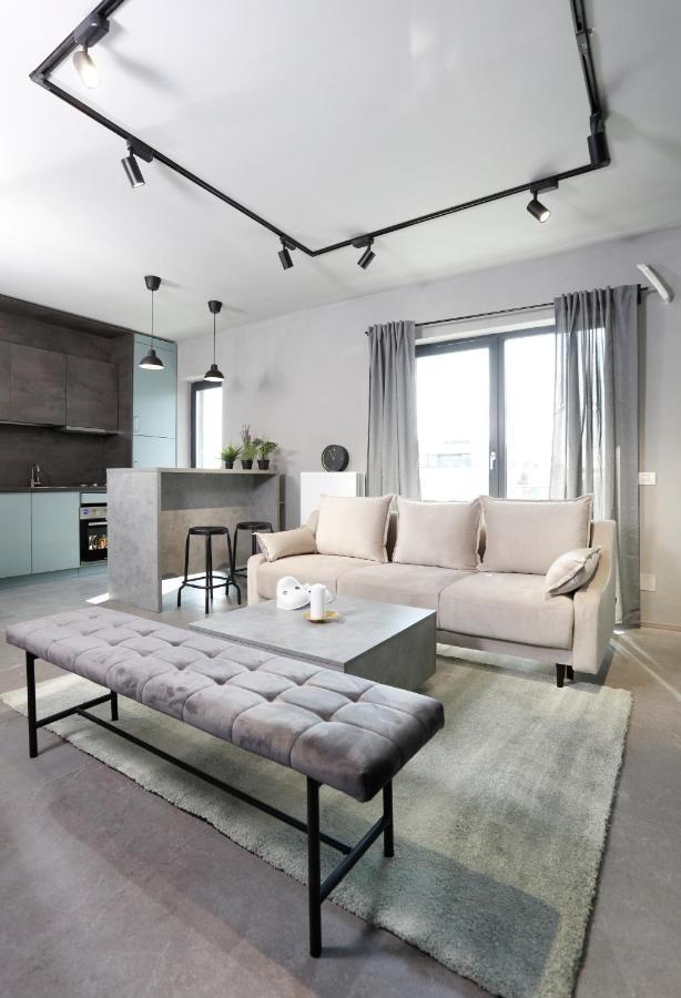 Lovely Industrial Studio With Netflix Apartment